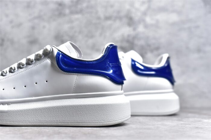 Alexander McQueen Oversized Sneaker WhiteNavy crossreps