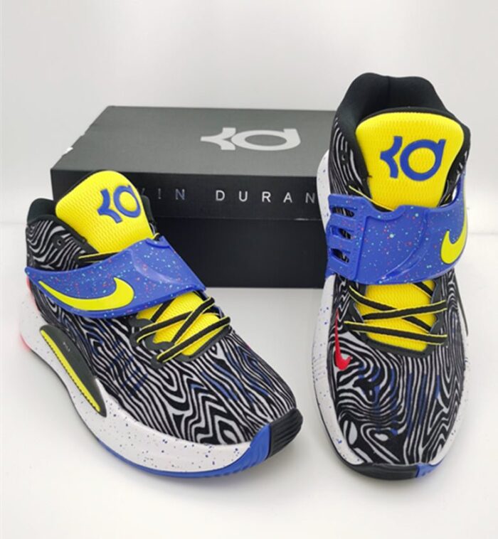 The Nike KD 14 x Pop Art features a lightweight mesh and synthetic upper with a vibrant Pop Art colorway. Offers full-length Zoom Air unit, padded collar, and durable rubber outsole. Ideal for dynamic play and everyday wear. NIKE KD 14 x POP ART crossreps