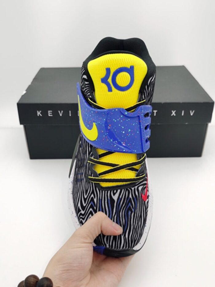 The Nike KD 14 x Pop Art features a lightweight mesh and synthetic upper with a vibrant Pop Art colorway. Offers full-length Zoom Air unit, padded collar, and durable rubber outsole. Ideal for dynamic play and everyday wear. NIKE KD 14 x POP ART crossreps