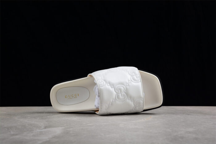 Gucci White Leather Slide Sandals with Embossed Logo crossreps