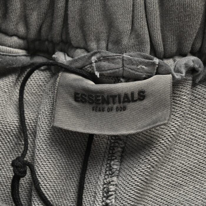 Essentials 1977 Logo Zipper Short crossreps