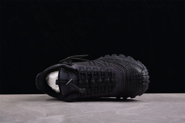 Moncler Trailgrip GTX Sneakers in Black crossreps