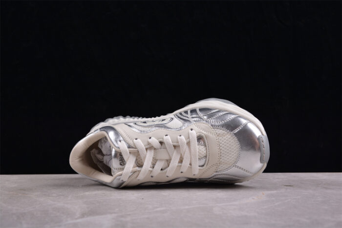 Gucci Ultrapace R Sneaker in Metallic Silver crossreps