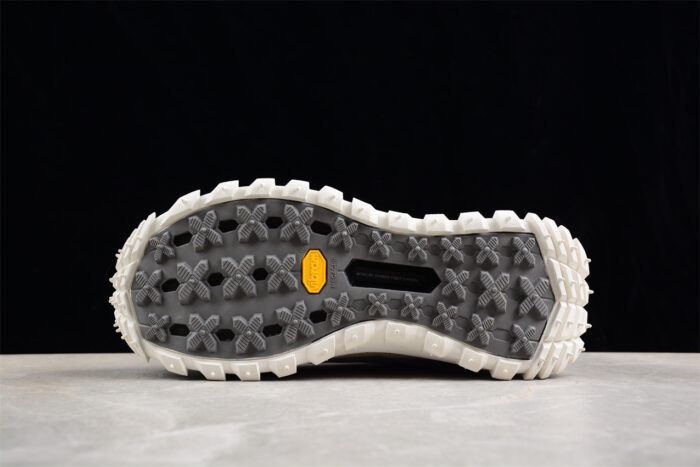 Moncler Trailgrip GTX - Gray and White crossreps