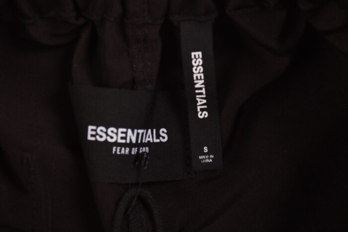 Essentials High Street 3M Reflective Logo Short crossreps