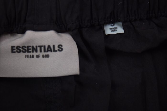 Essentials High Street 3M Reflective Logo Short crossreps