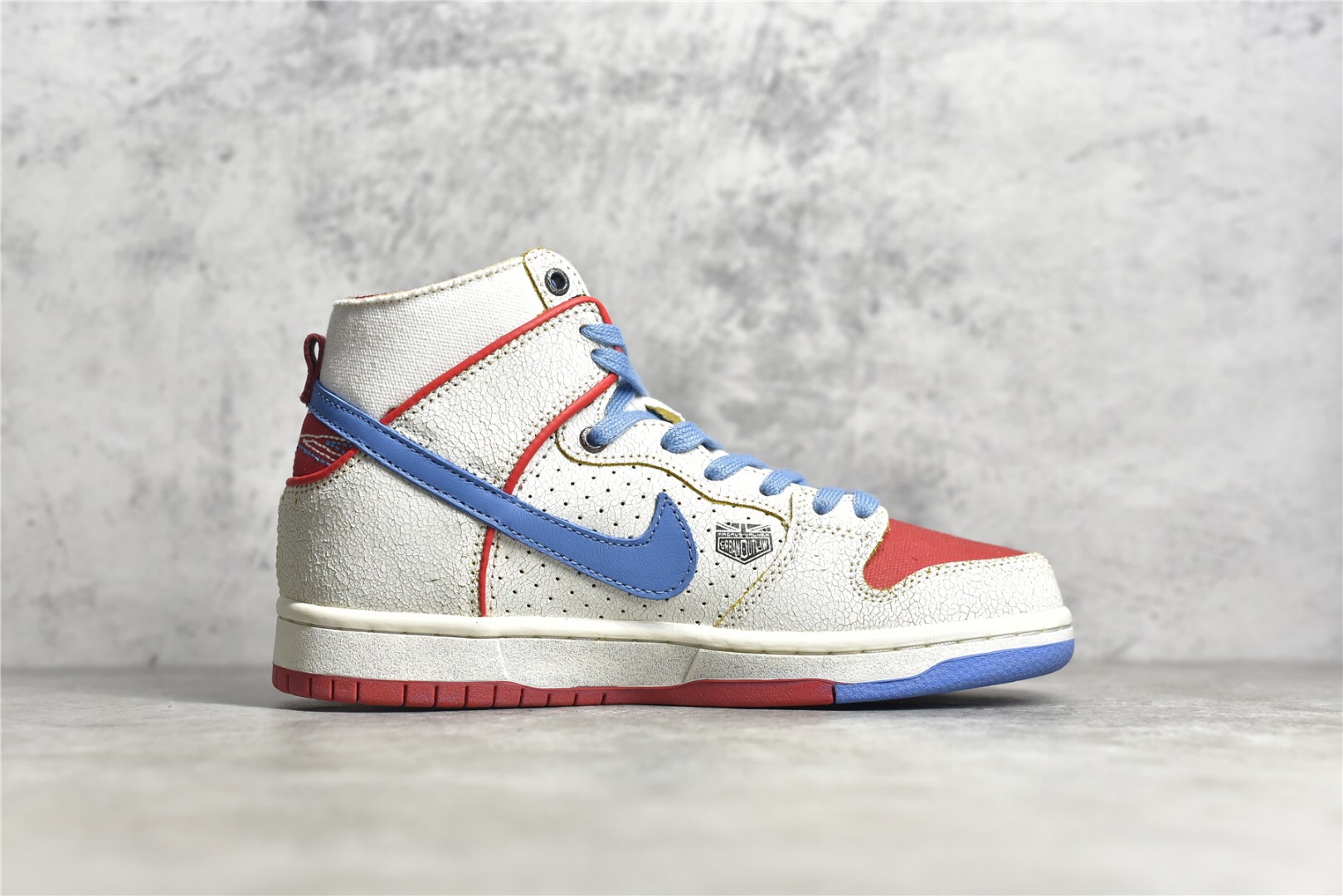 Dunk SB High ProIshod Wair x Magnus Walker DH7683-100