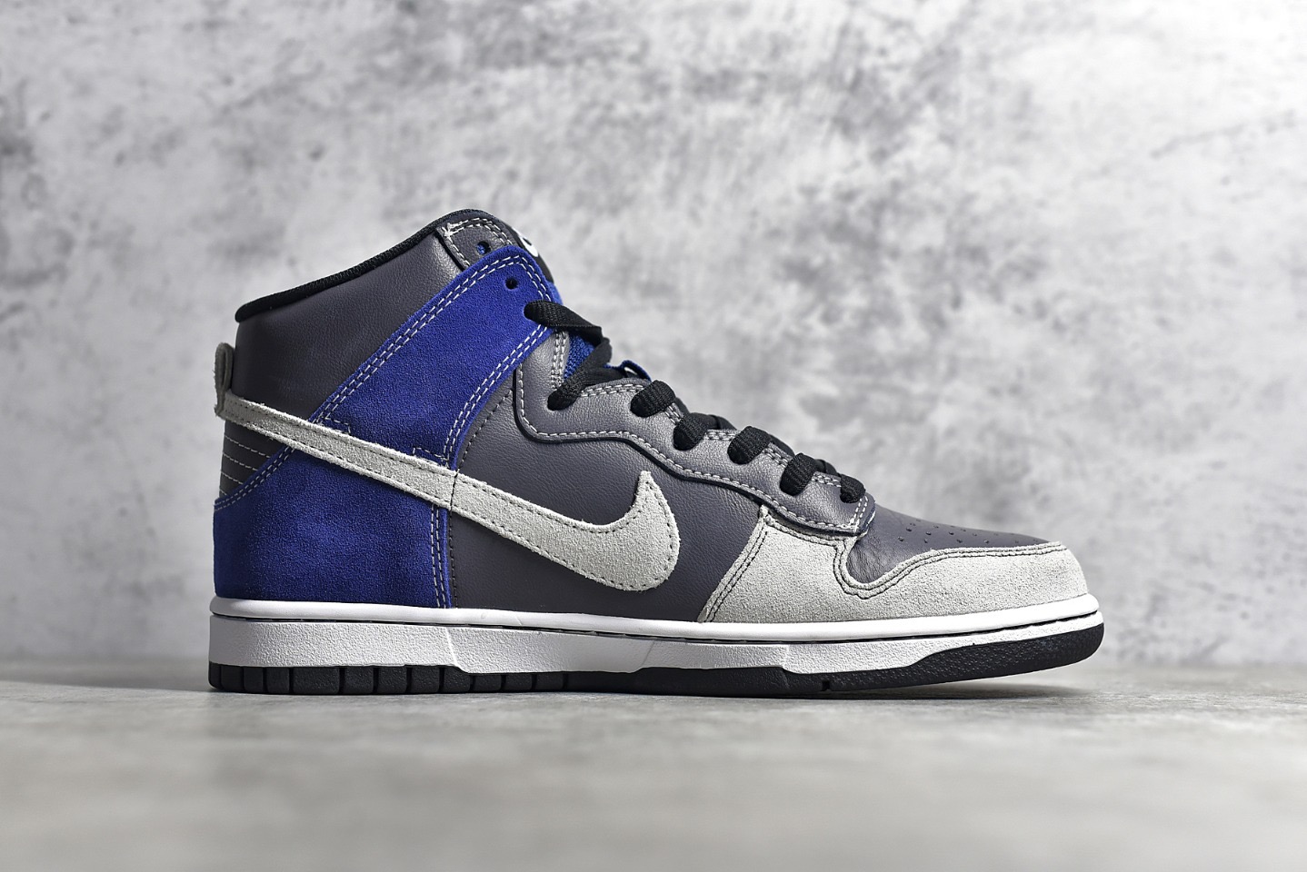 Dunk SB High Un-Futuras 305050-015