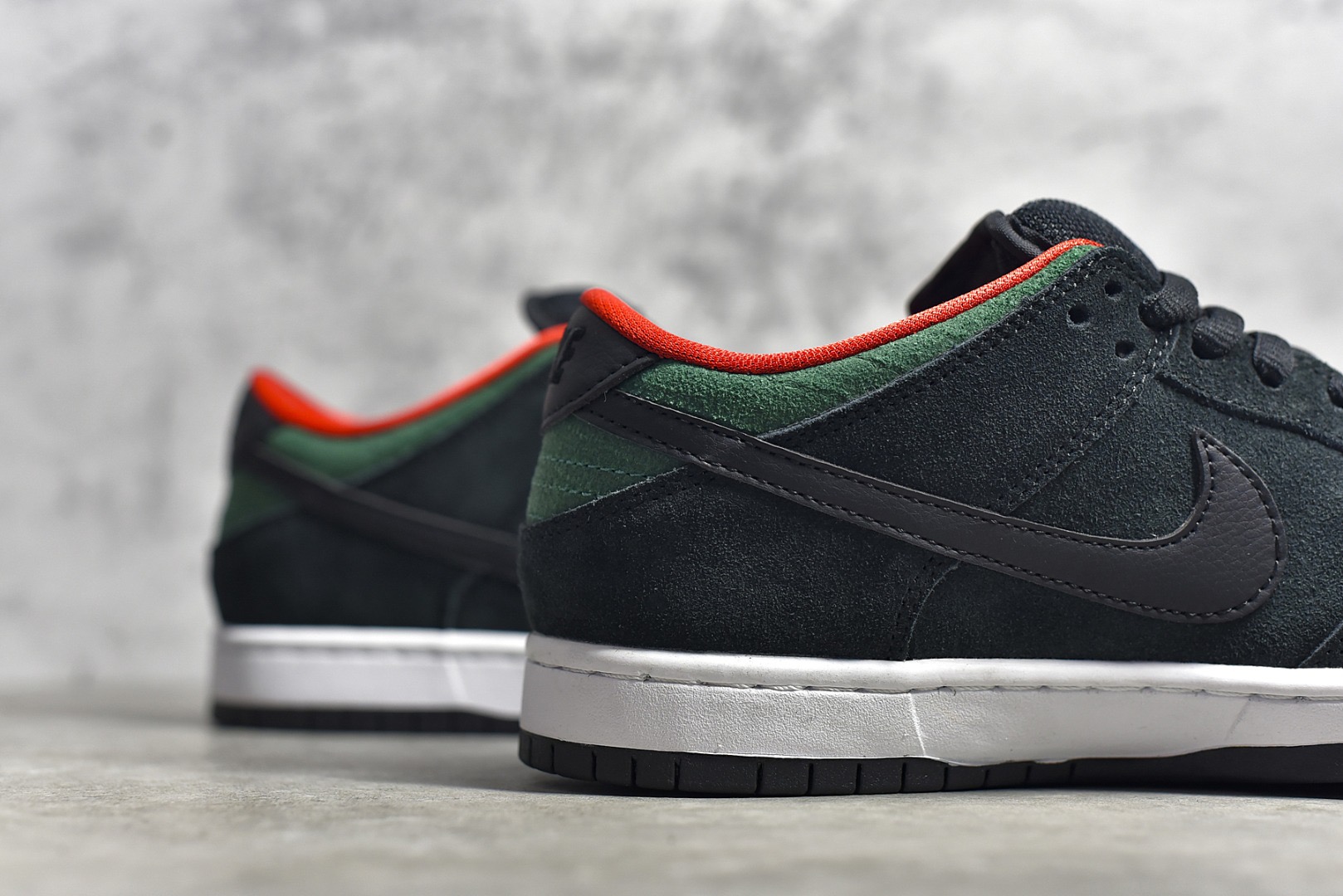 Dunk SB Low Reptile Gucci 304292-055