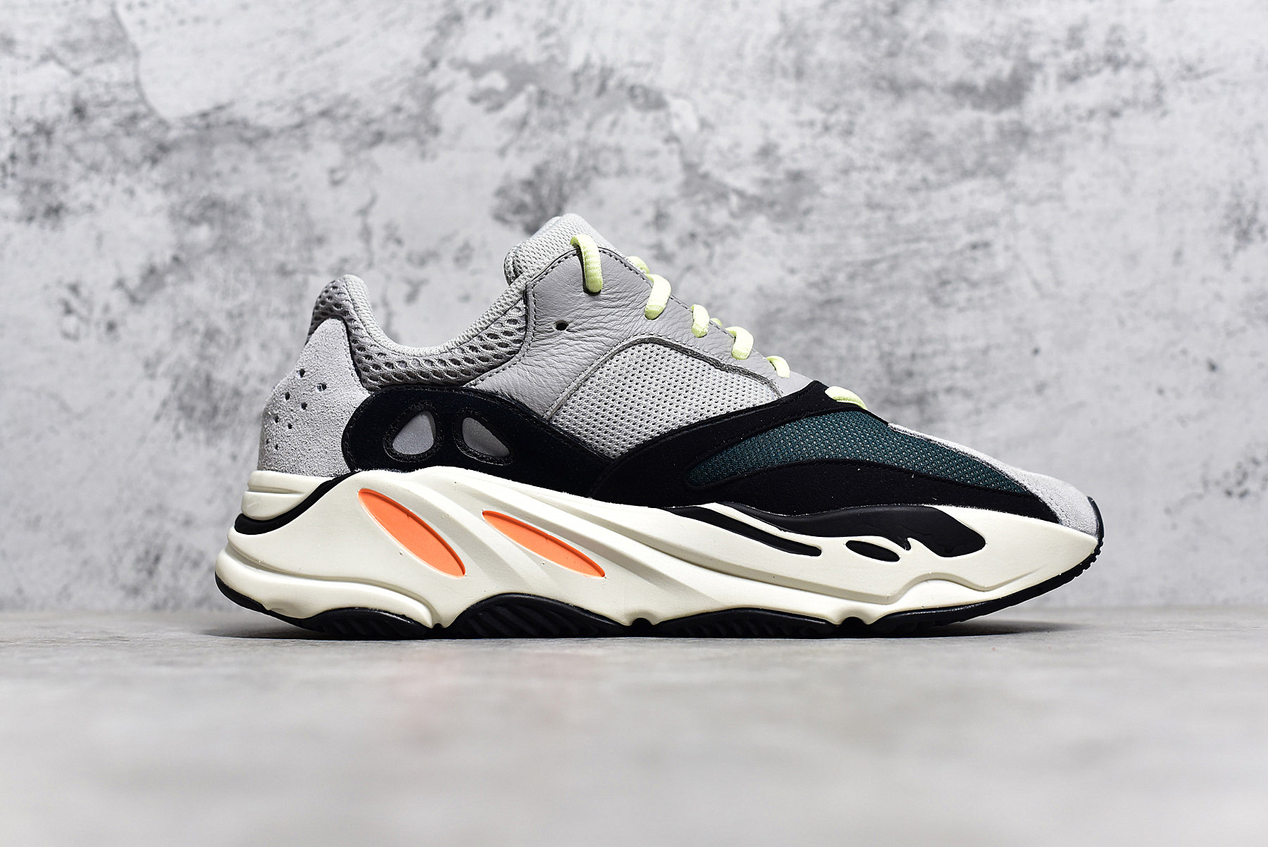 YEEZY 700 “WAVE RUNNER”