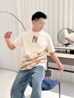 24ss Hand Drawing Gradual Change Color Double F Logo T-Shirt