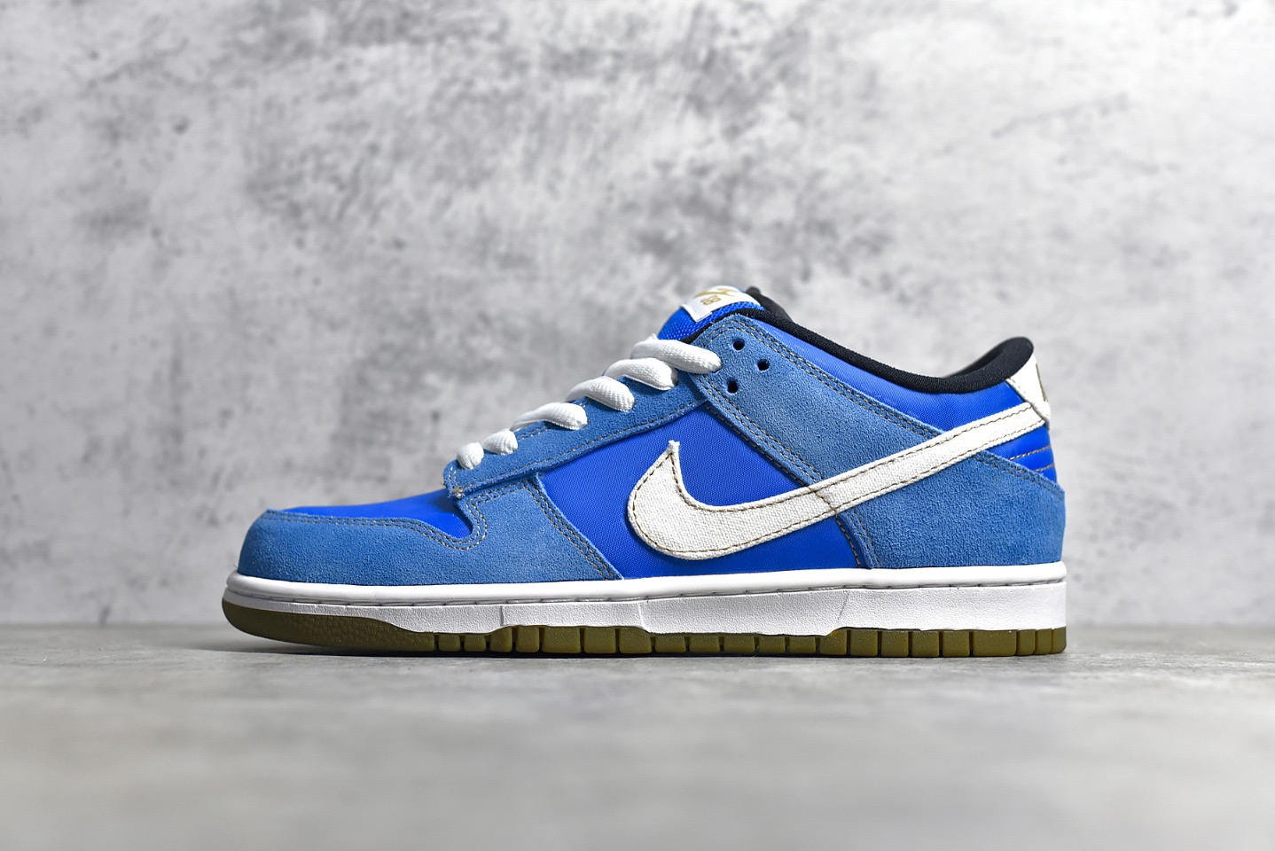 Dunk SB Low Street Fighter Chun Li 304292-405