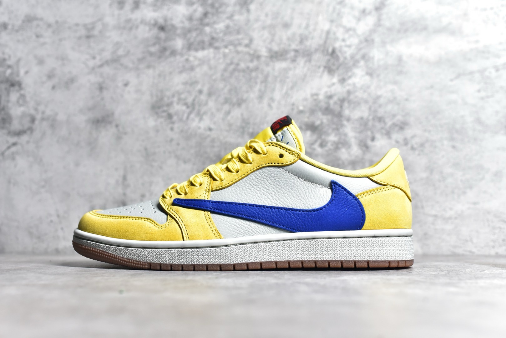 Jordan 1 Low Canary x Travis Scott