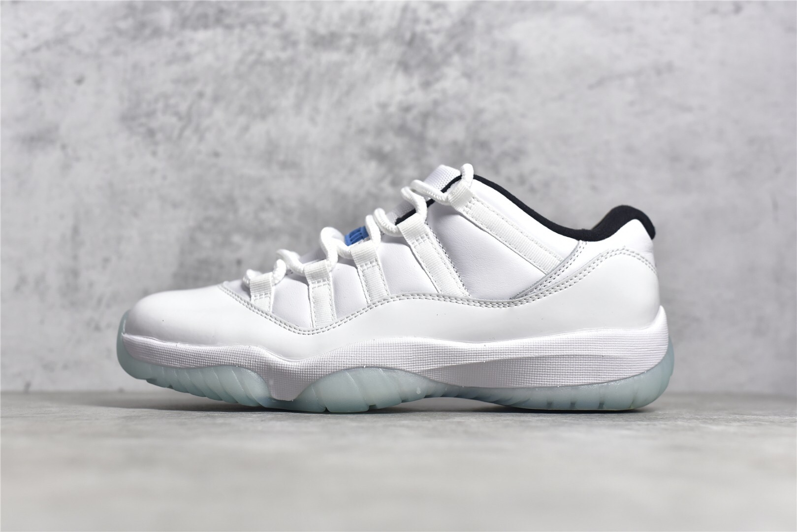 Jordan 11 Retro Legend Blue
