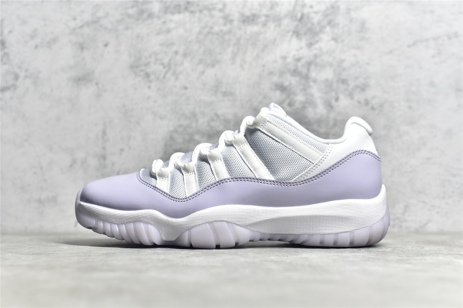 Jordan 11 Retro Low Pure Violet