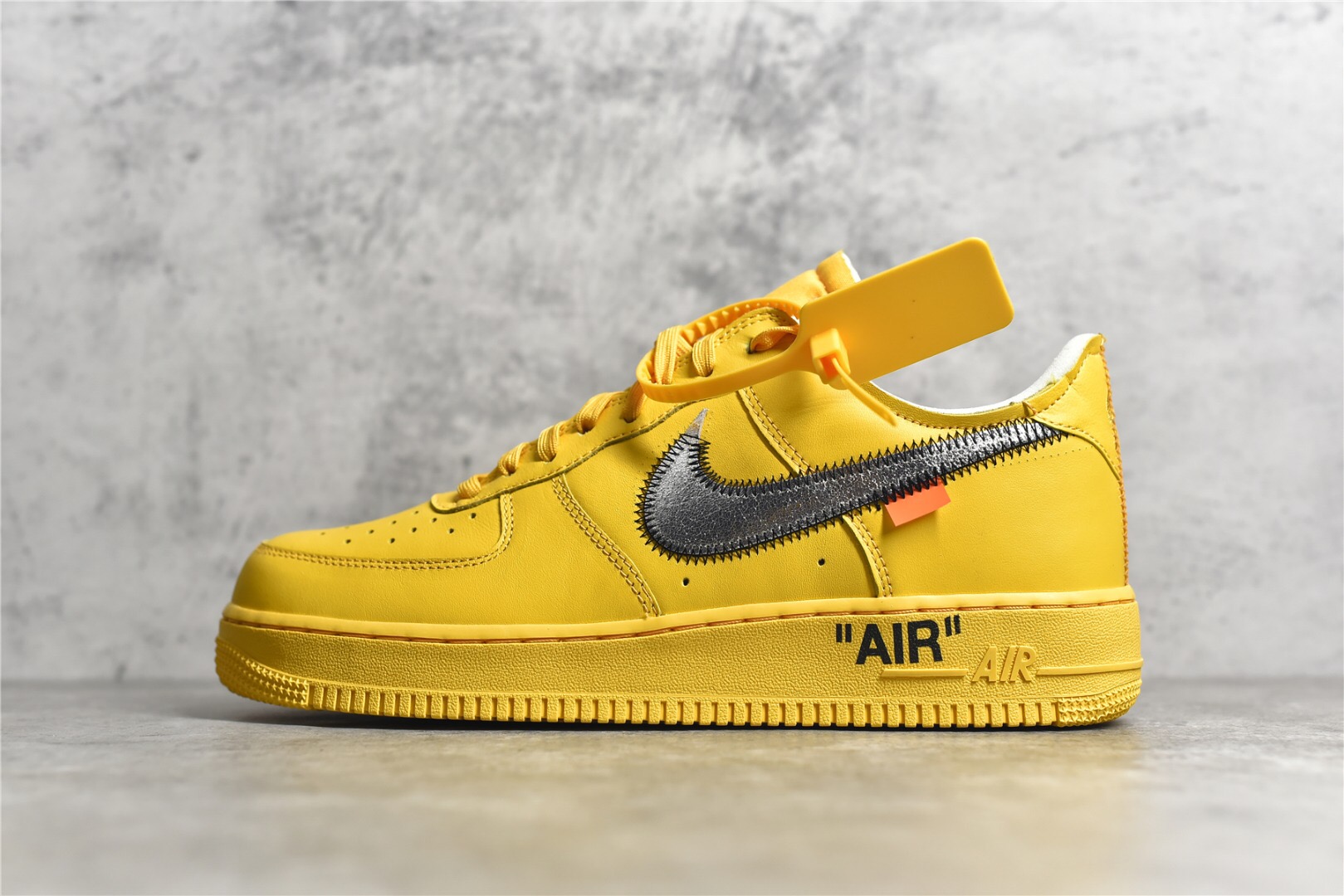 Jordan 1 Mid University Gold
