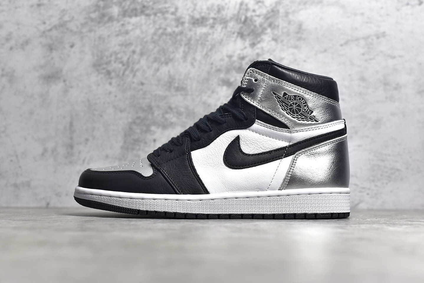 Air Jordan 1 Black Silver