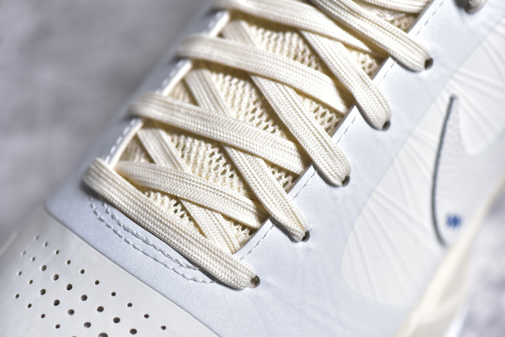 Kobe 5 off-White x Nike Zoom “Sail”