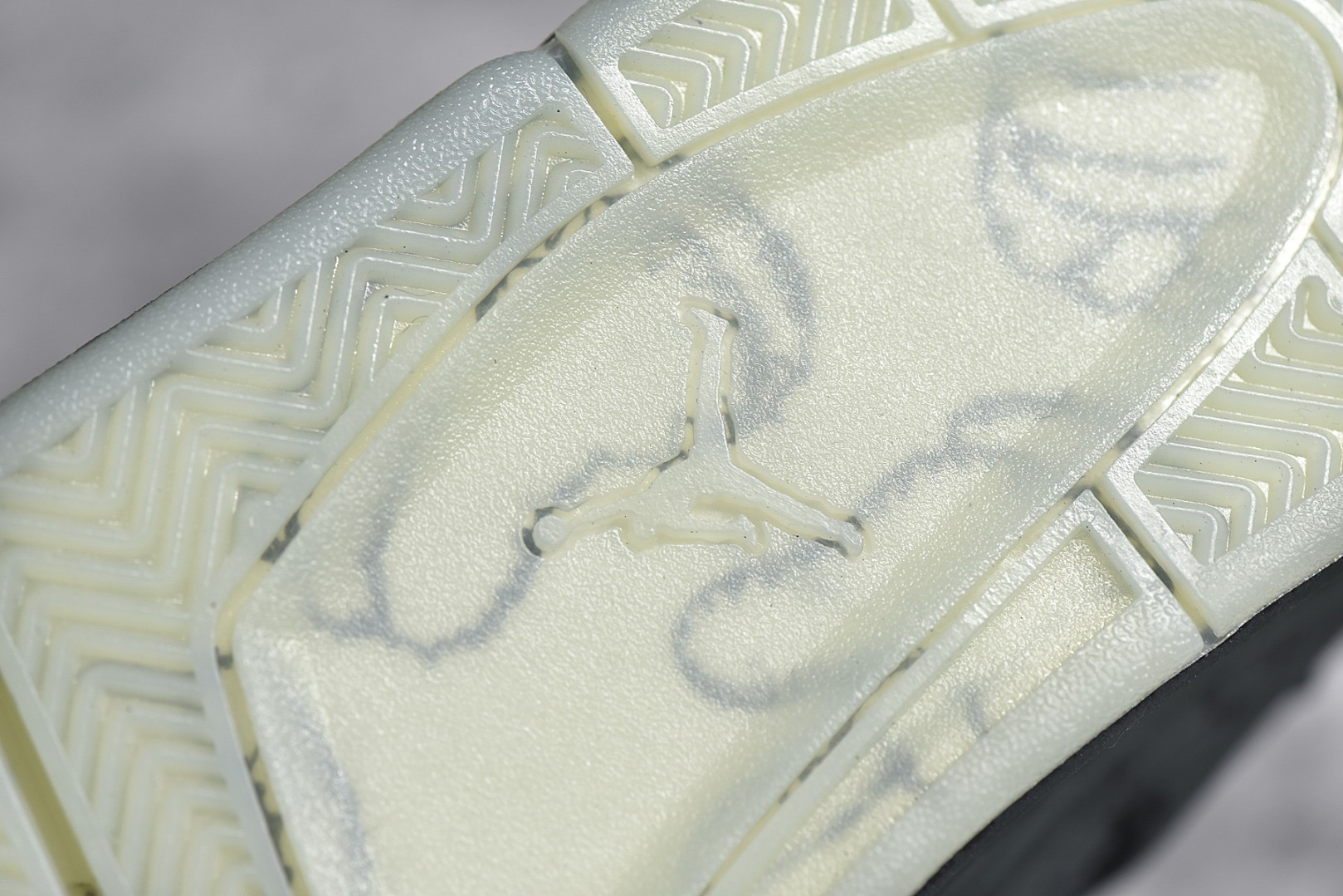 Air Jordan 4 Retro Kaws Black