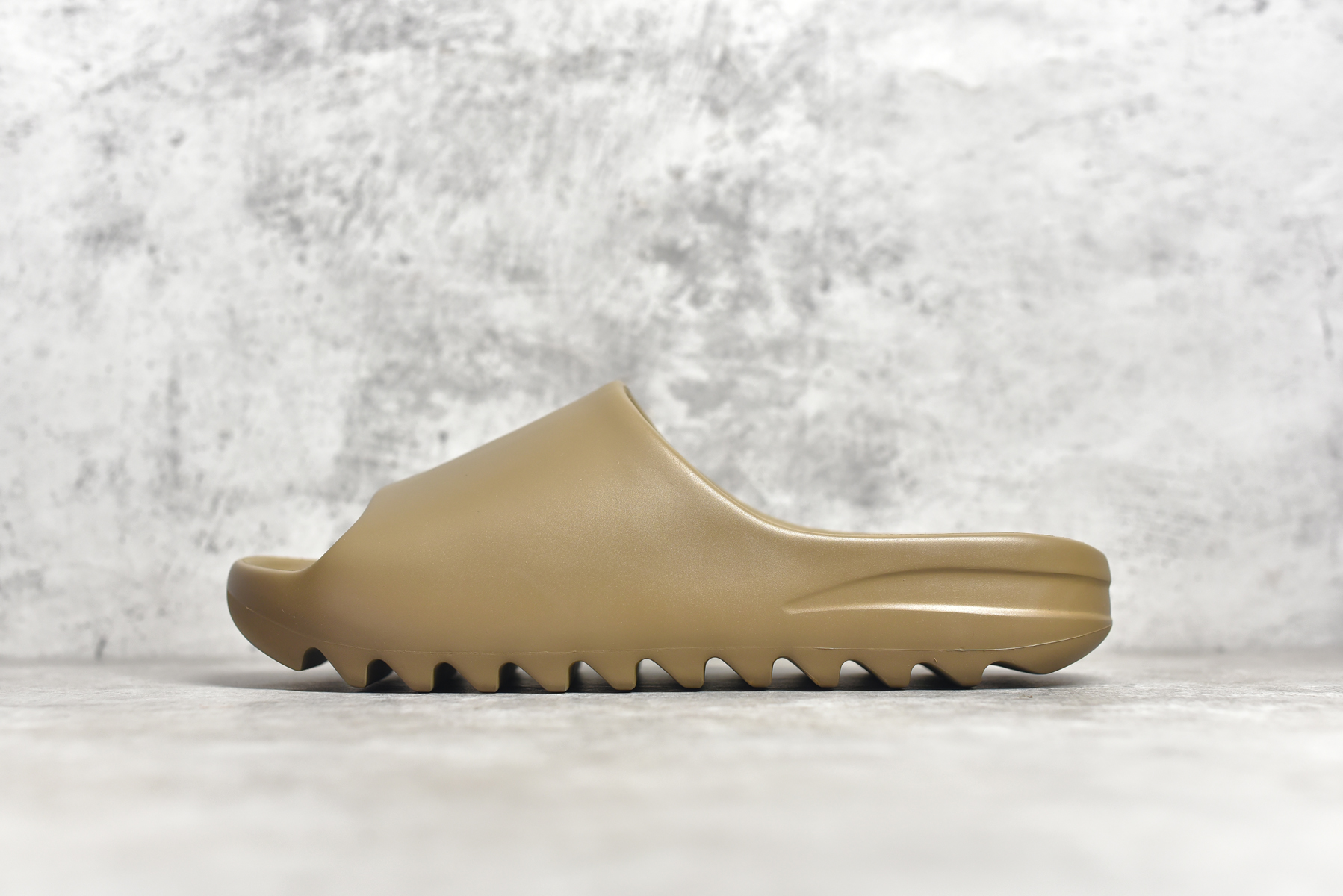 Yeezy Slides Earth Brown