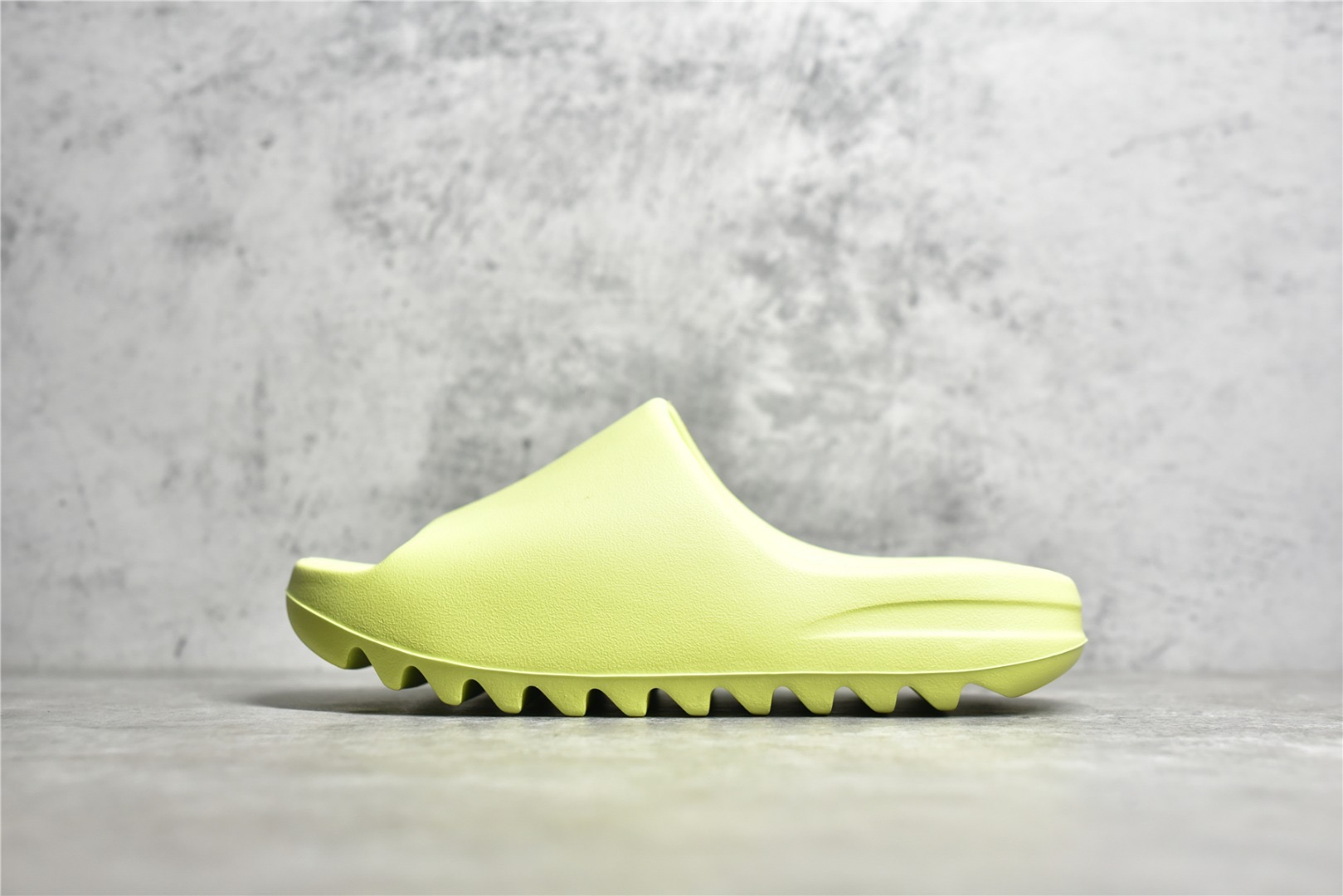 Yeezy Slide ‘Glow Green’