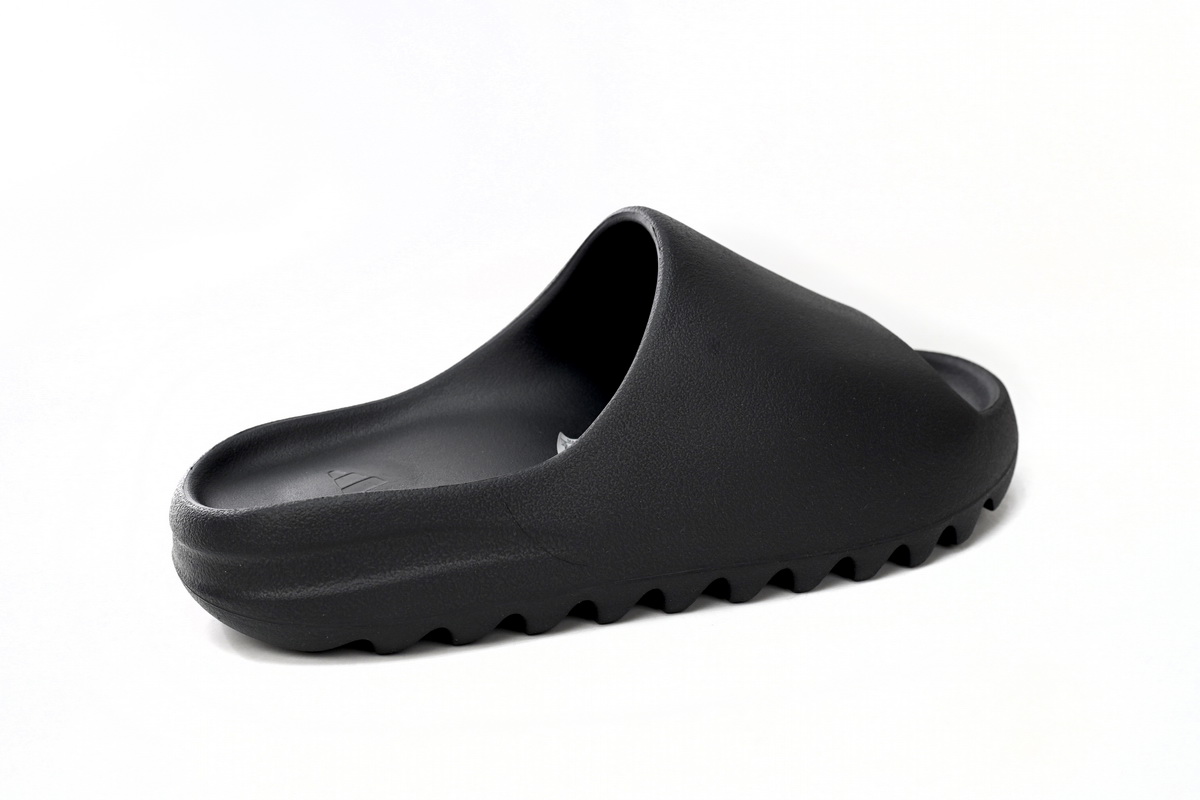 Yeezy Slides ‘Onyx’ (Matte Upper)