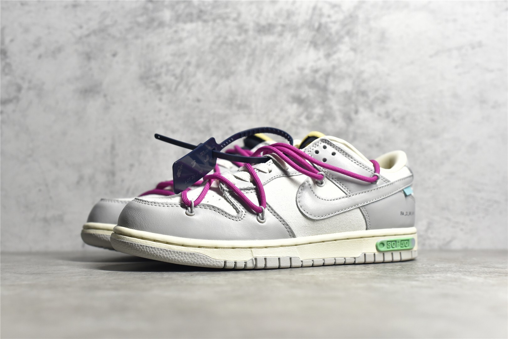 Dunk Low Off-Wh1te Lots 30 DM1602-122