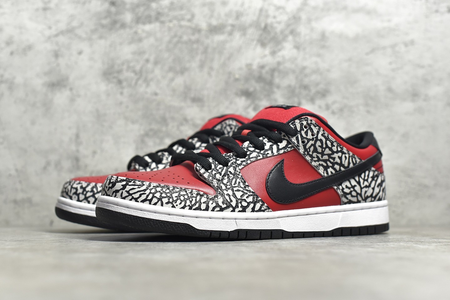 Dunk SB Low Supreme Red Cement (2012) 313170-600
