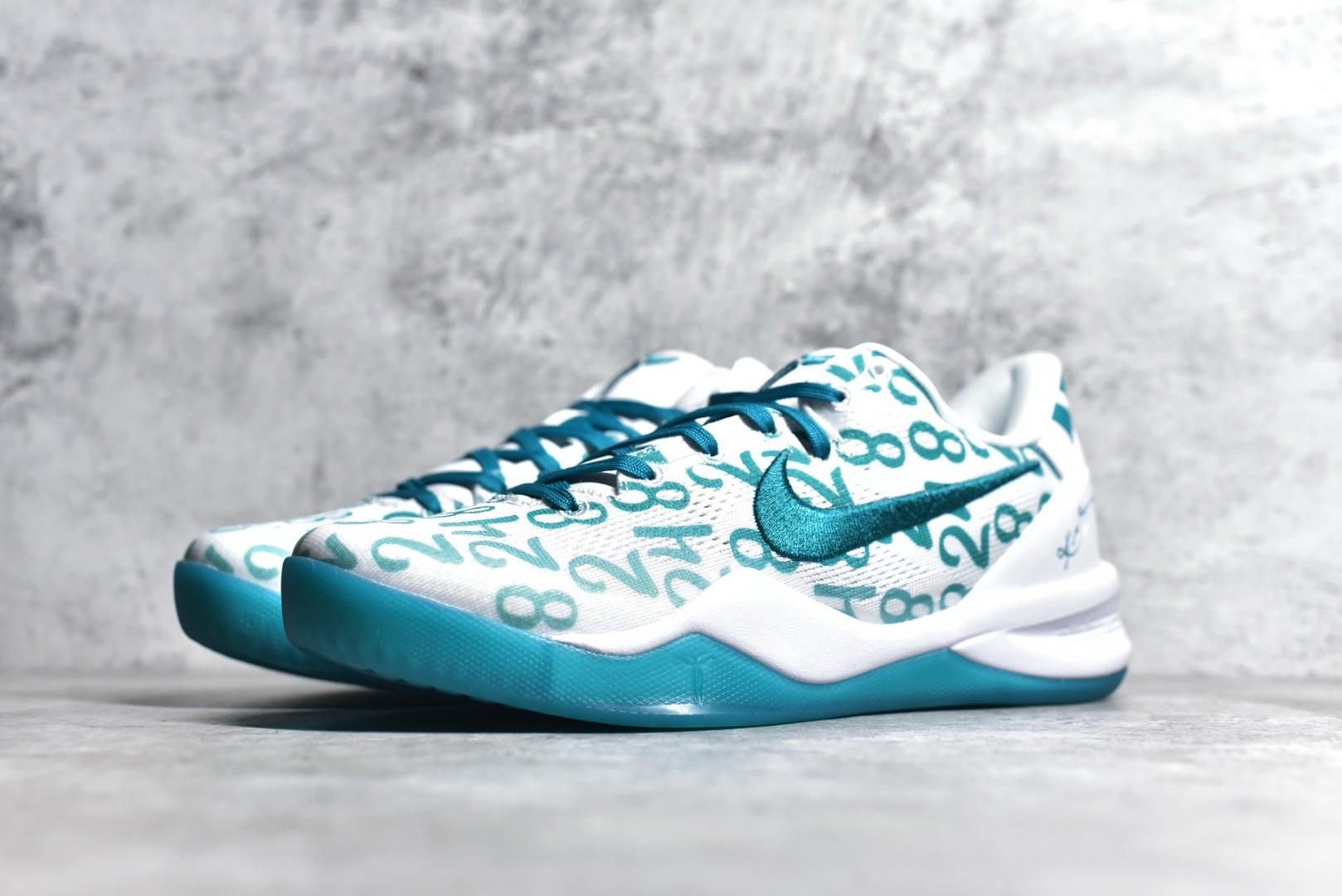 NEW NIKE Kobe 8 Potro Radiant Emerald US Men Size 10.5 Basketball