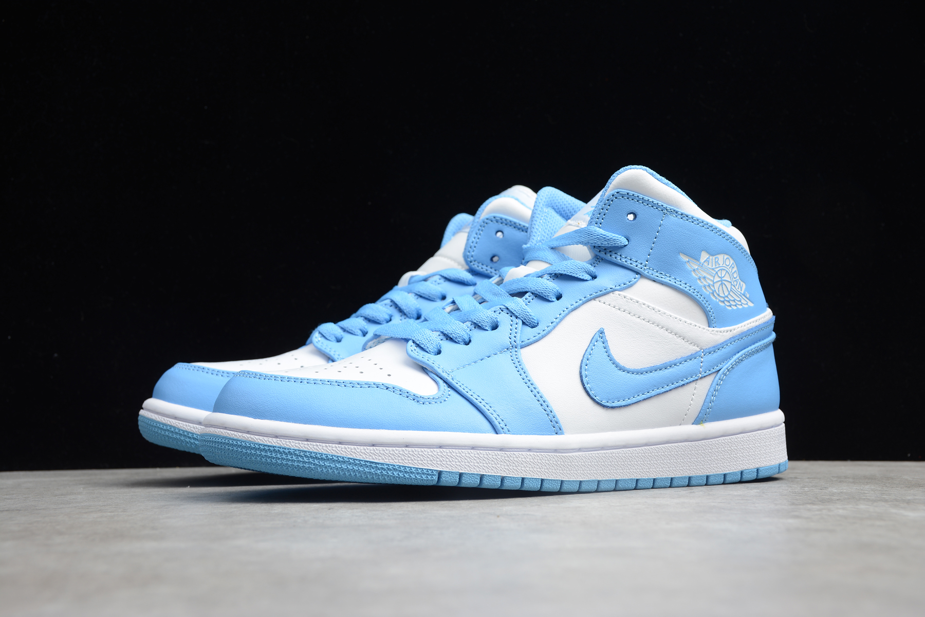 Jordan 1 Mid UNC