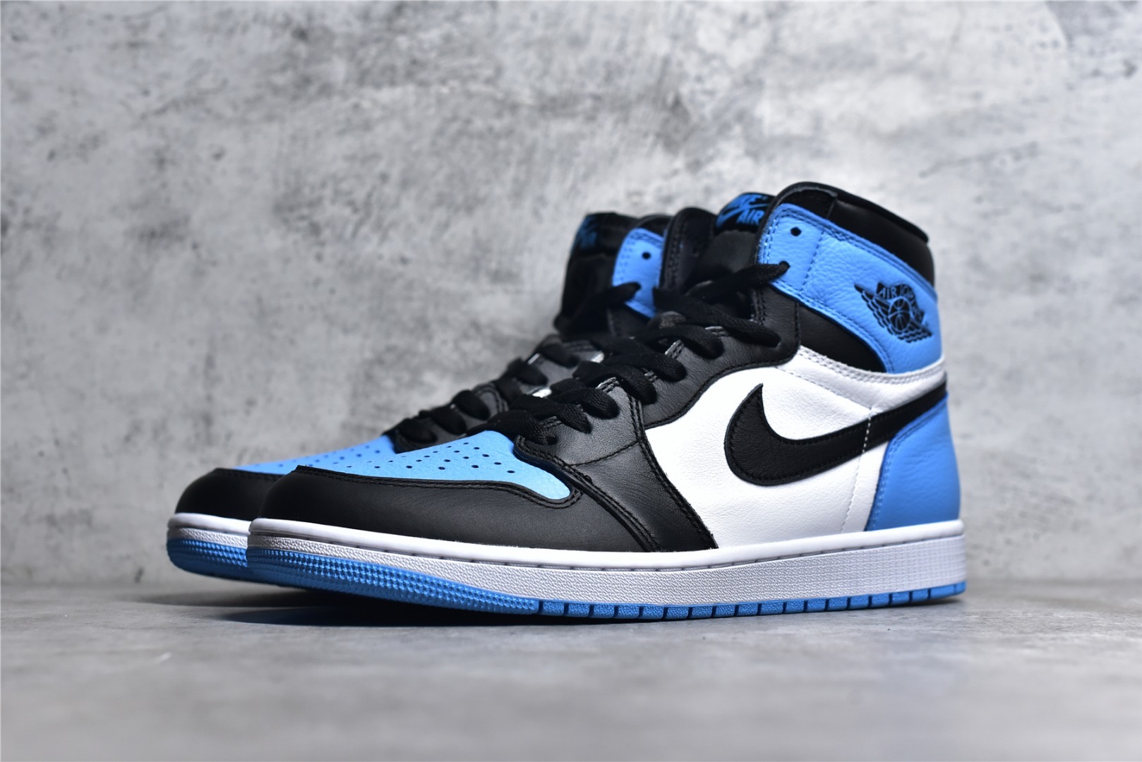 Jordan 1 Retro High OG 'University Blue'