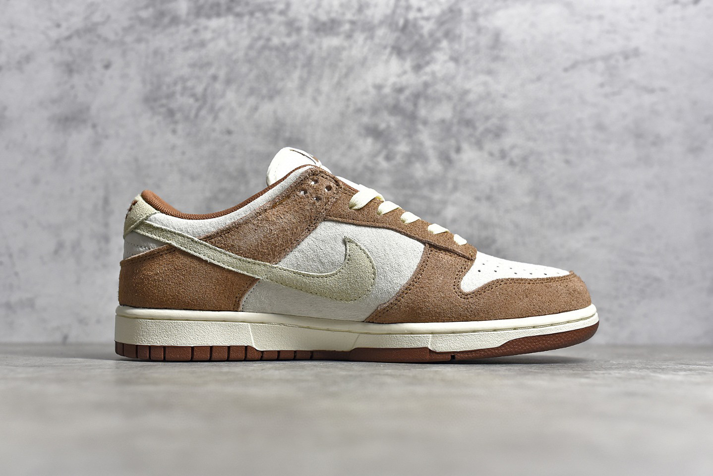 Dunk Low Medium Curry DD1390-100