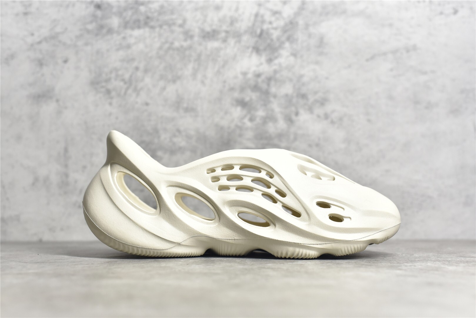 Yeezy Foam RNNR Ararat – G55486