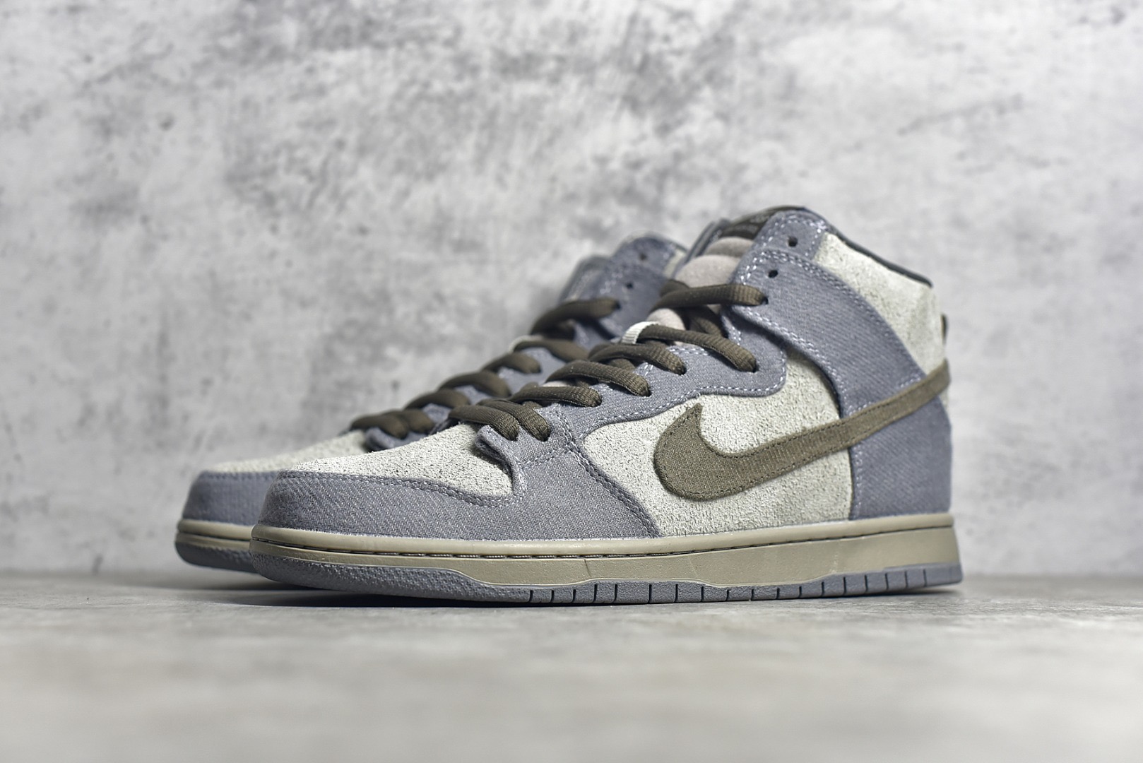 Dunk SB High Tauntaun 313171-020