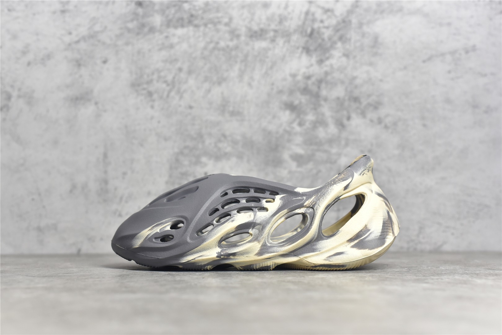Yeezy Foam Runner MXT Moon Grey