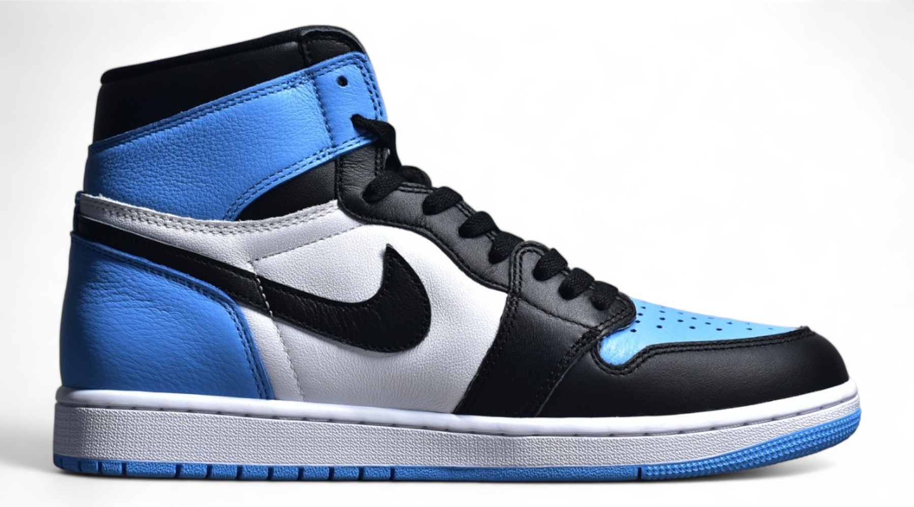 Air Jordan 1 High University Blue