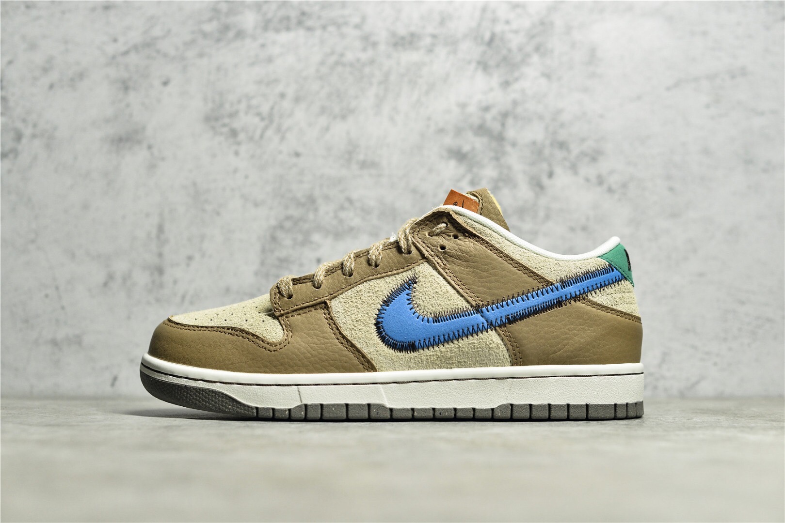 NK Dunk Low Dark Driftwood DO6712-200