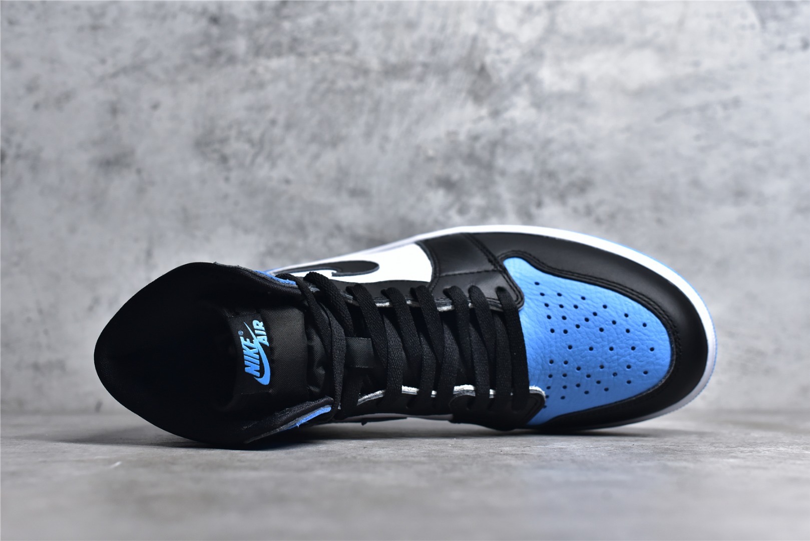 Jordan 1 Retro High OG 'University Blue'