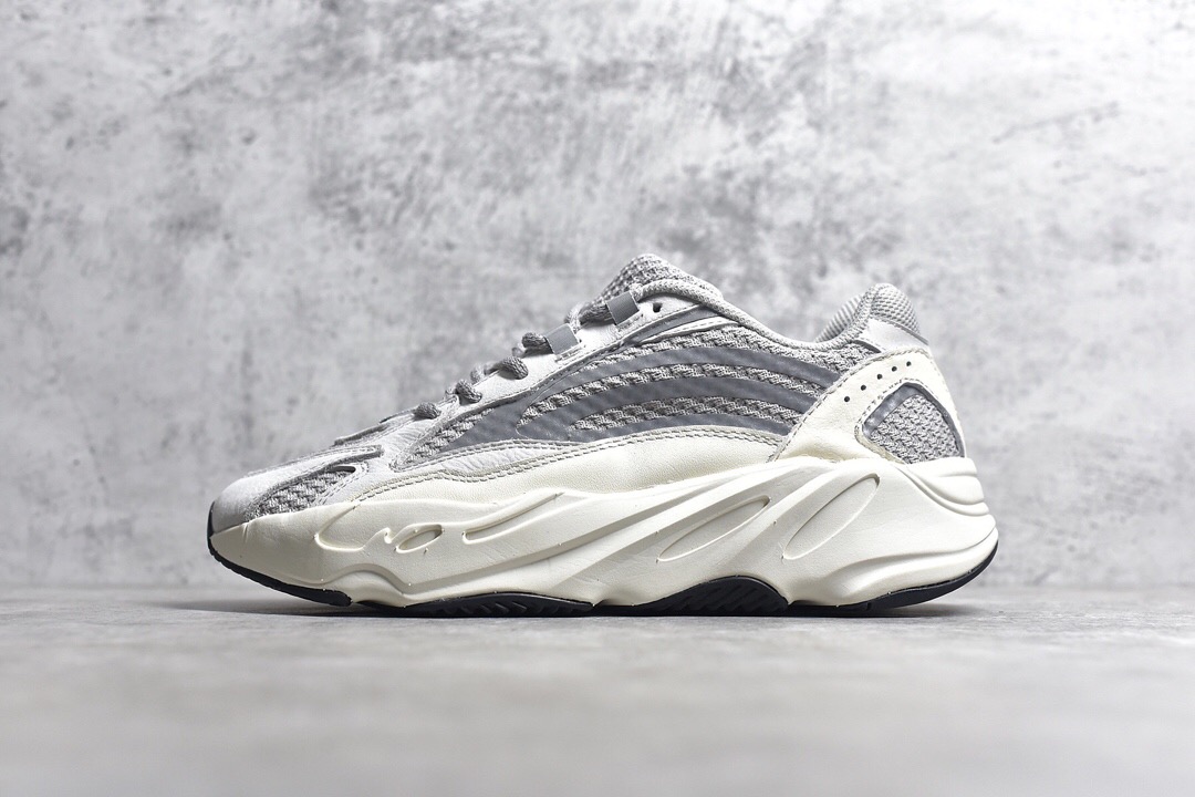YEEZY 700 V2 STATIC