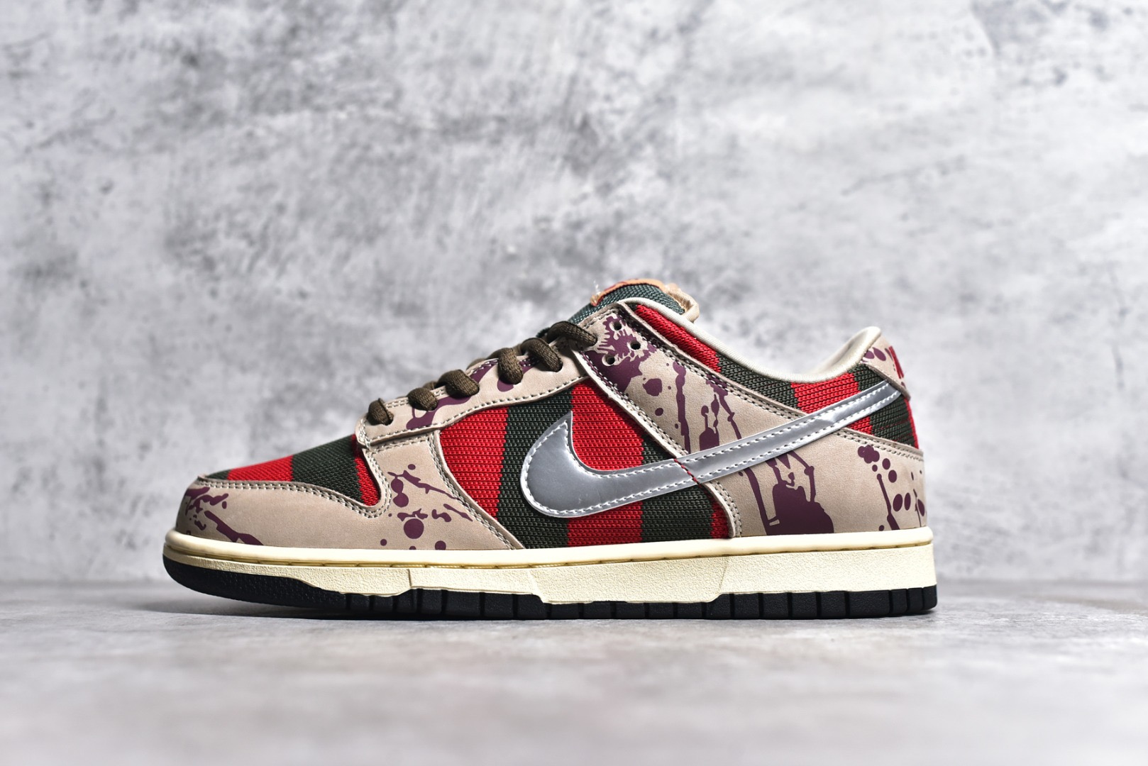 NK SB Dunk Low Freddy Krueger 313170-202