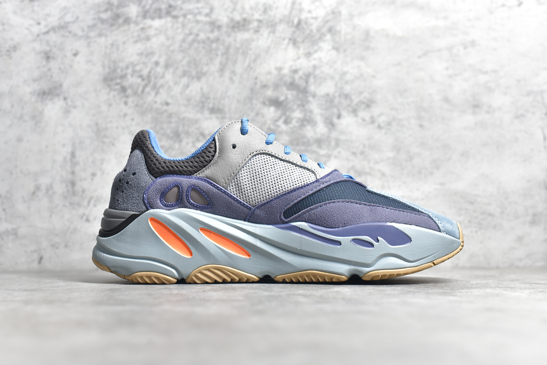 Yeezy 700 ‘Carbon Blue’ FW2498