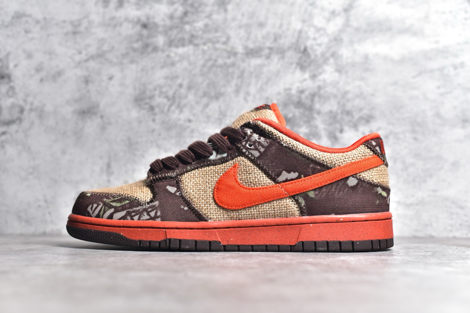 NK SB Dunk Low Reese Forbes Hunter 304292-281