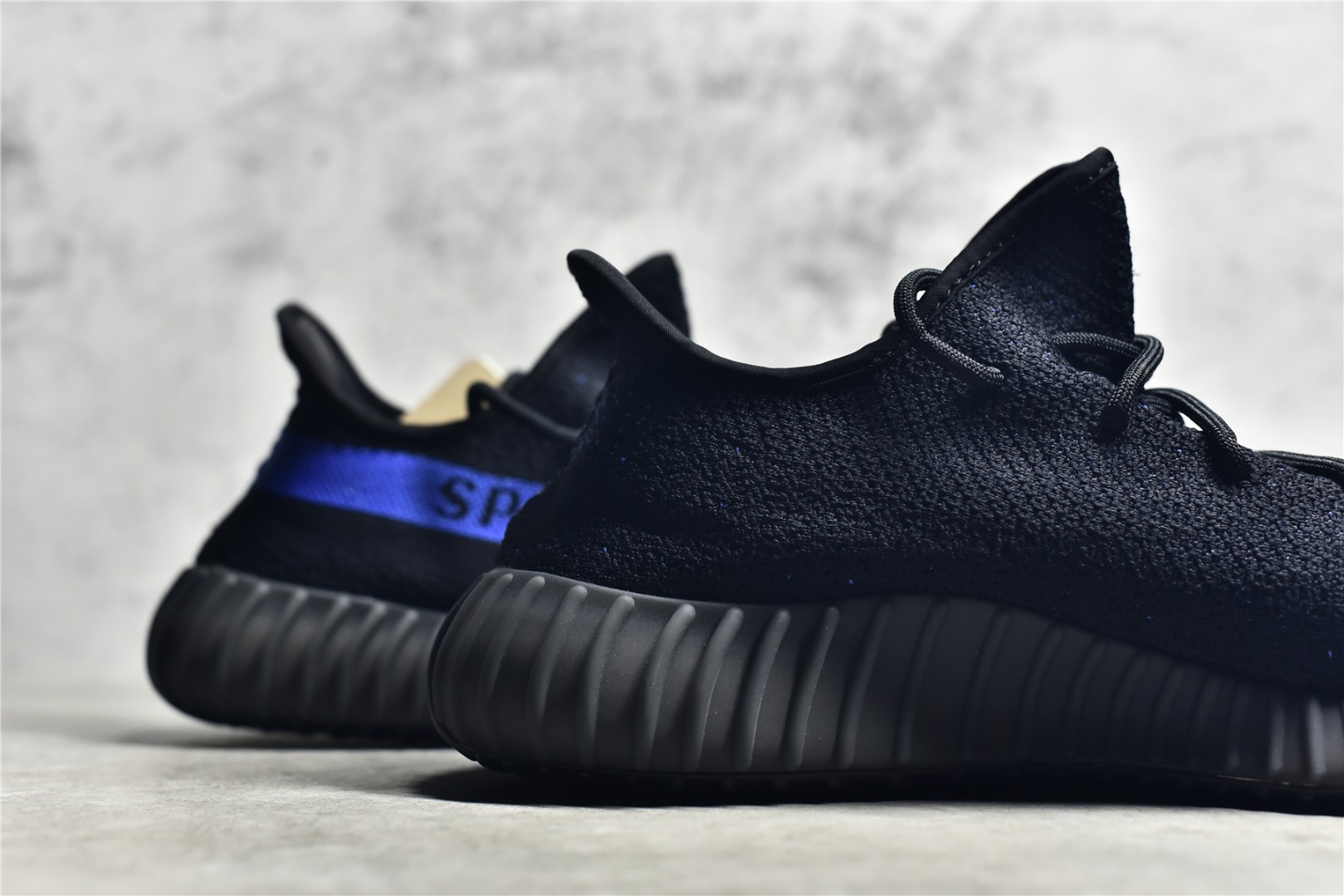 Yeez 350 V2 ‘Dazzling Blue’
