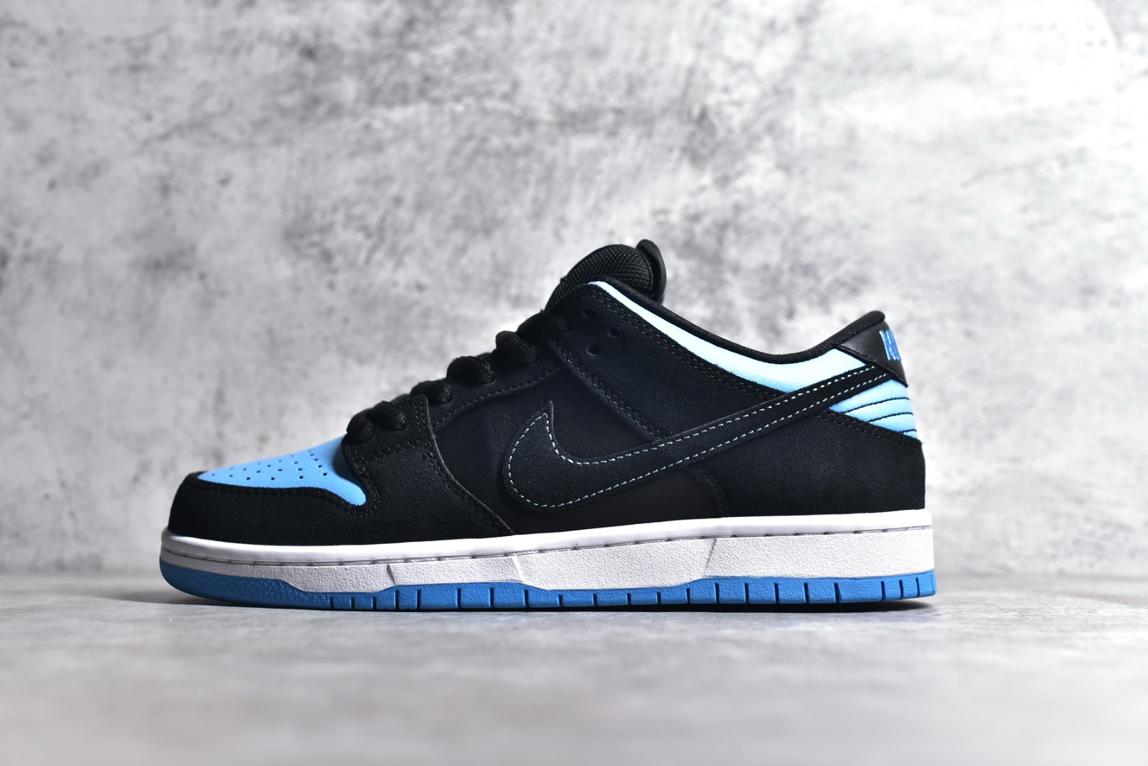 NK SB Dunk Low Black University Blue 304292-048