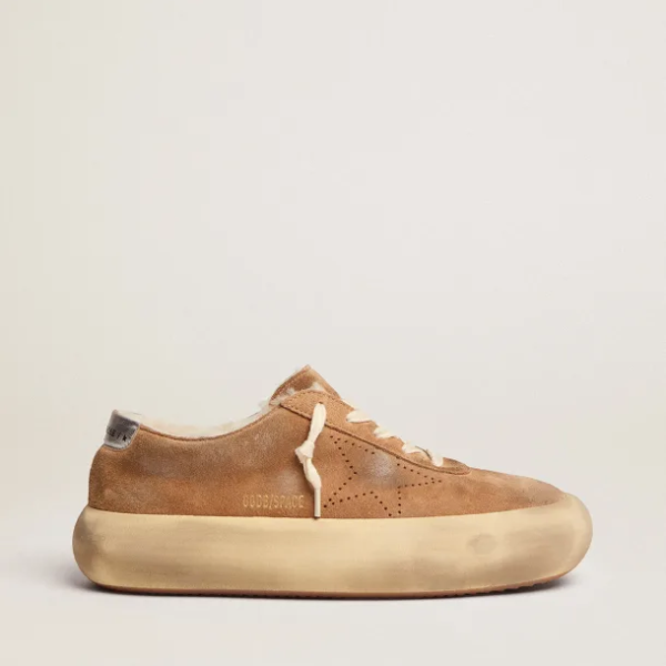 Space-Star shoes in tobacco-colored suede with shearling lining