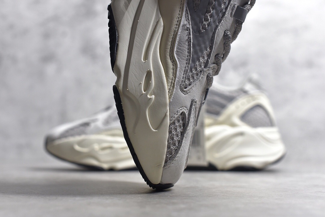 YEEZY 700 V2 STATIC