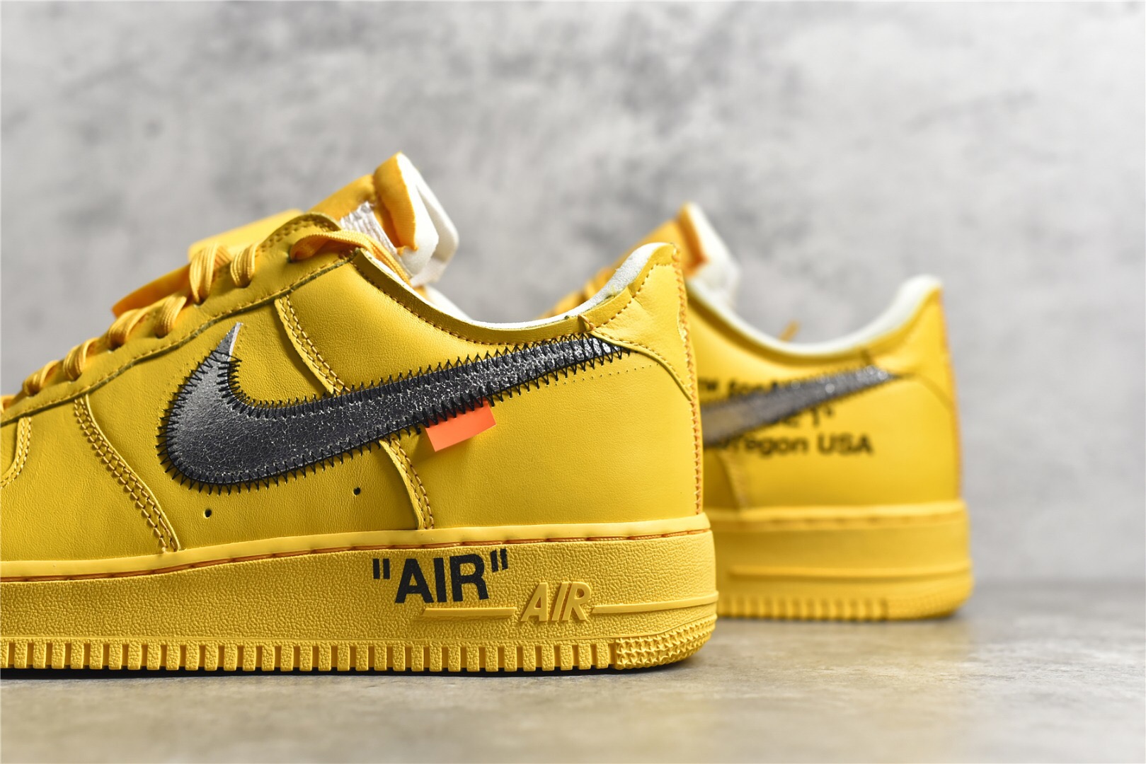 Air Force 1 Low OF*-WHITE University Gold Metallic Silver DD1876-700