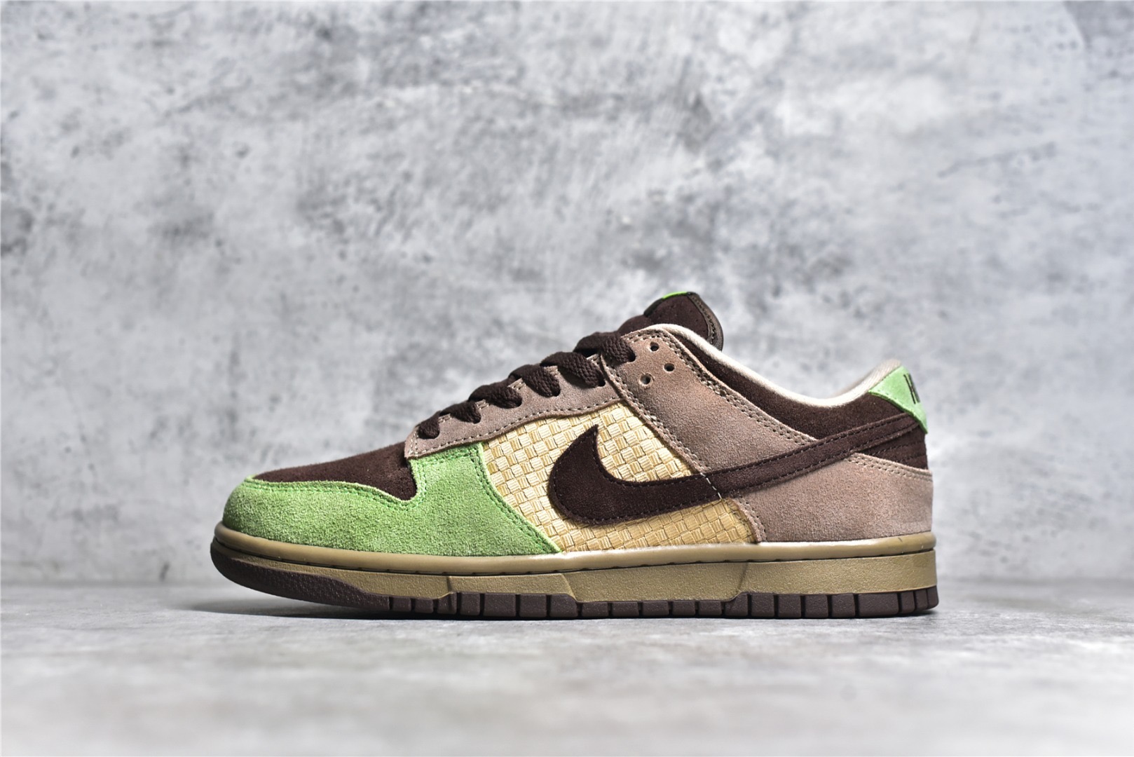 NK SB Dunk Low KicksHawaii Aloha 310661-221