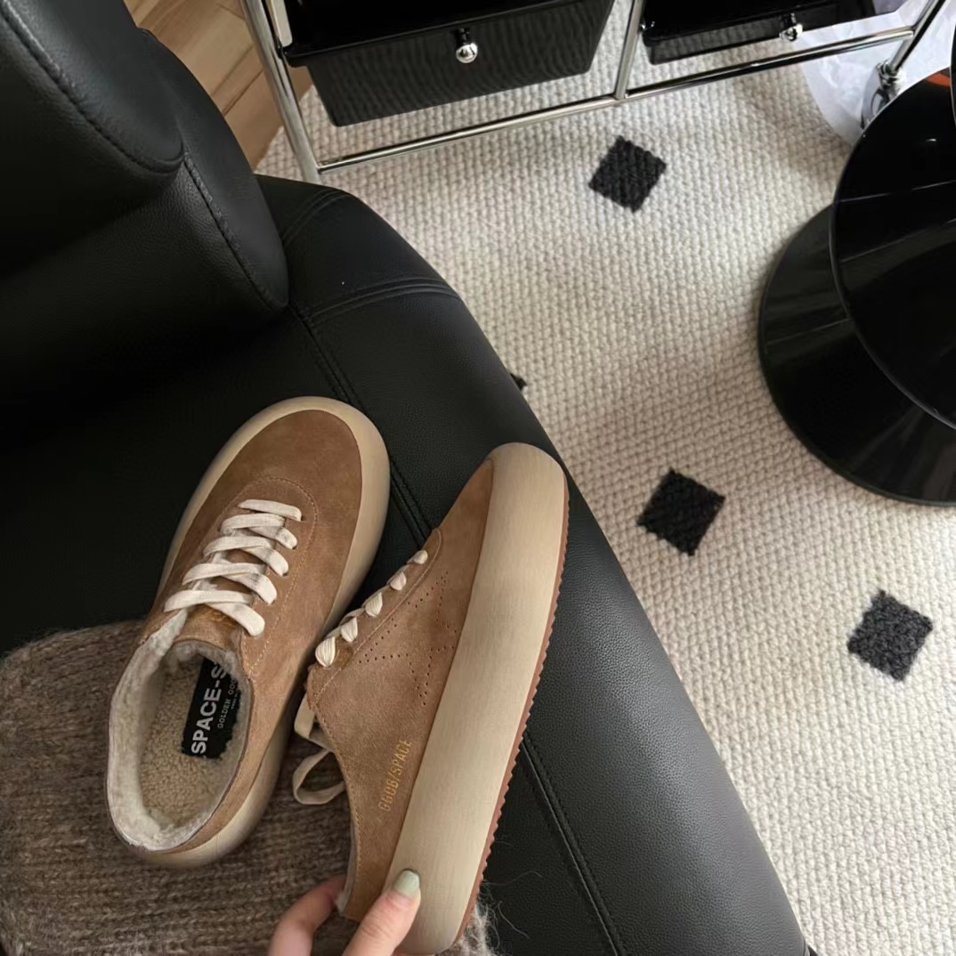 Space-Star Sabot shoes in tobacco-colored suede with shearling lining