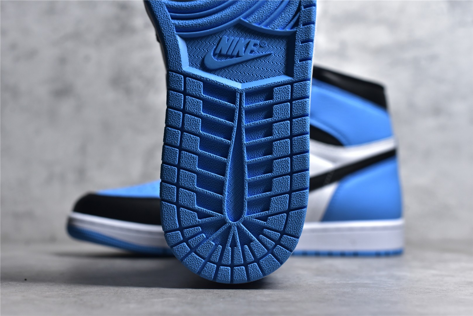 Jordan 1 Retro High OG 'University Blue'